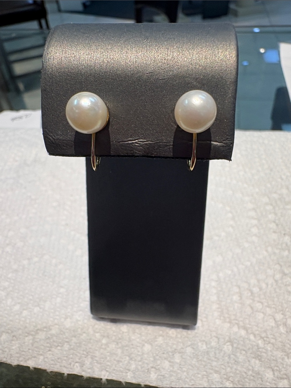 7.5 mm Pearl earrings natural with Classic White Pearls